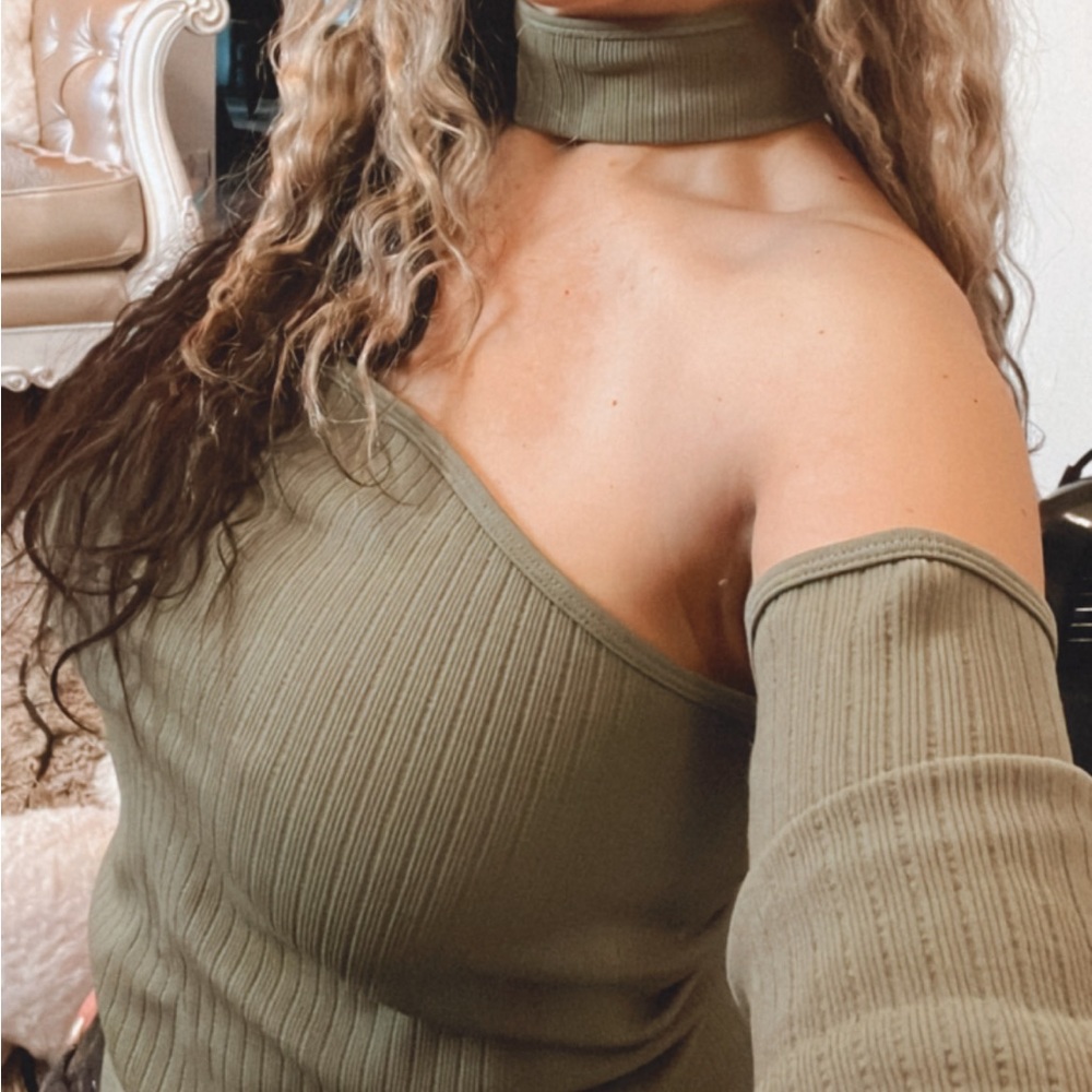 Active Basic Avocado Green Spandex Top! - image 4